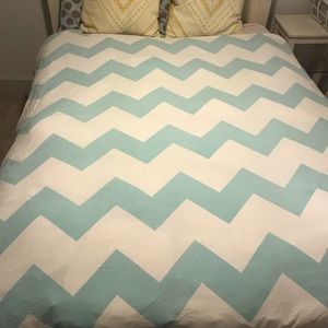Urban Outfitters Queen Chevron Duvet cover